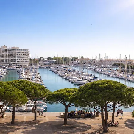 Magnifique Ensoleillee ,vue Sur Le Port *
